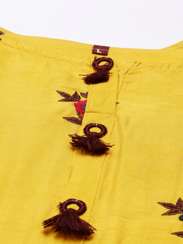 Neerus Yellow silk suit set - detail view 6