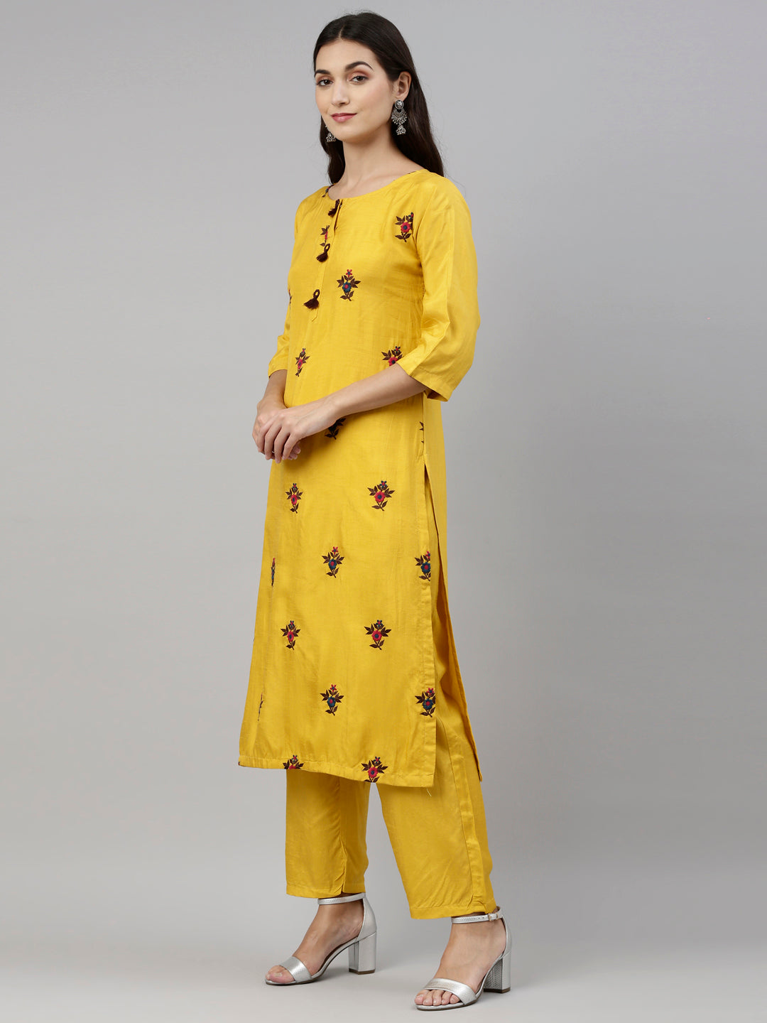 Neerus Yellow silk suit set - side view