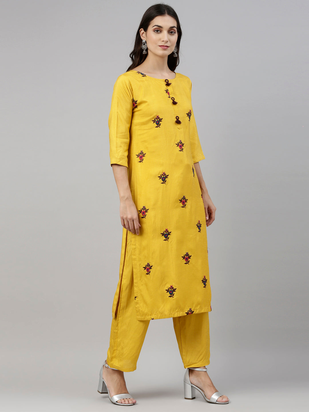 Neerus Yellow silk suit set - detail view 1