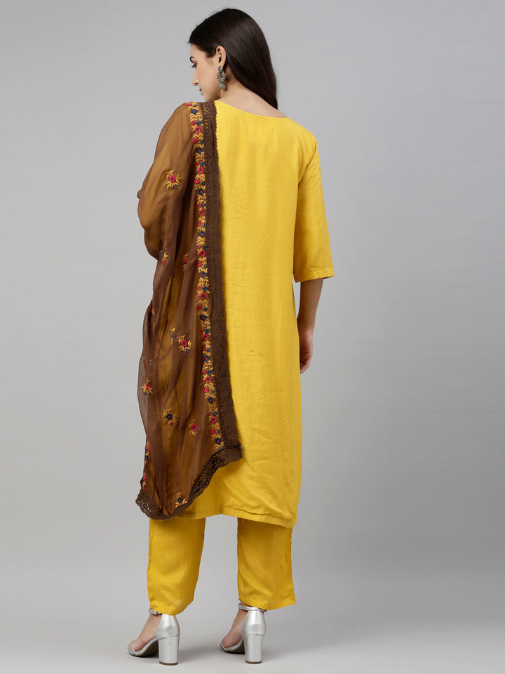 Neerus Yellow silk suit set - detail view 2