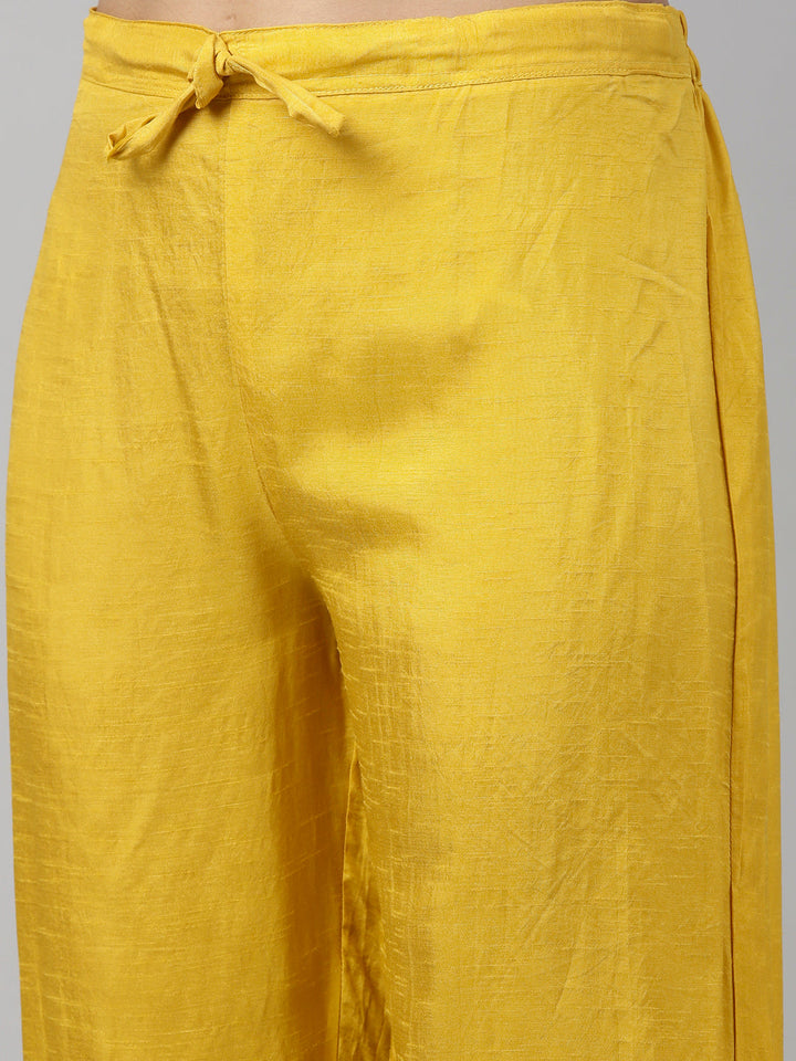 Neerus Yellow silk suit set - detail view 3