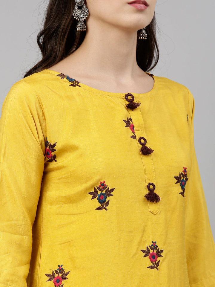 Neerus Yellow silk suit set - detail view 5