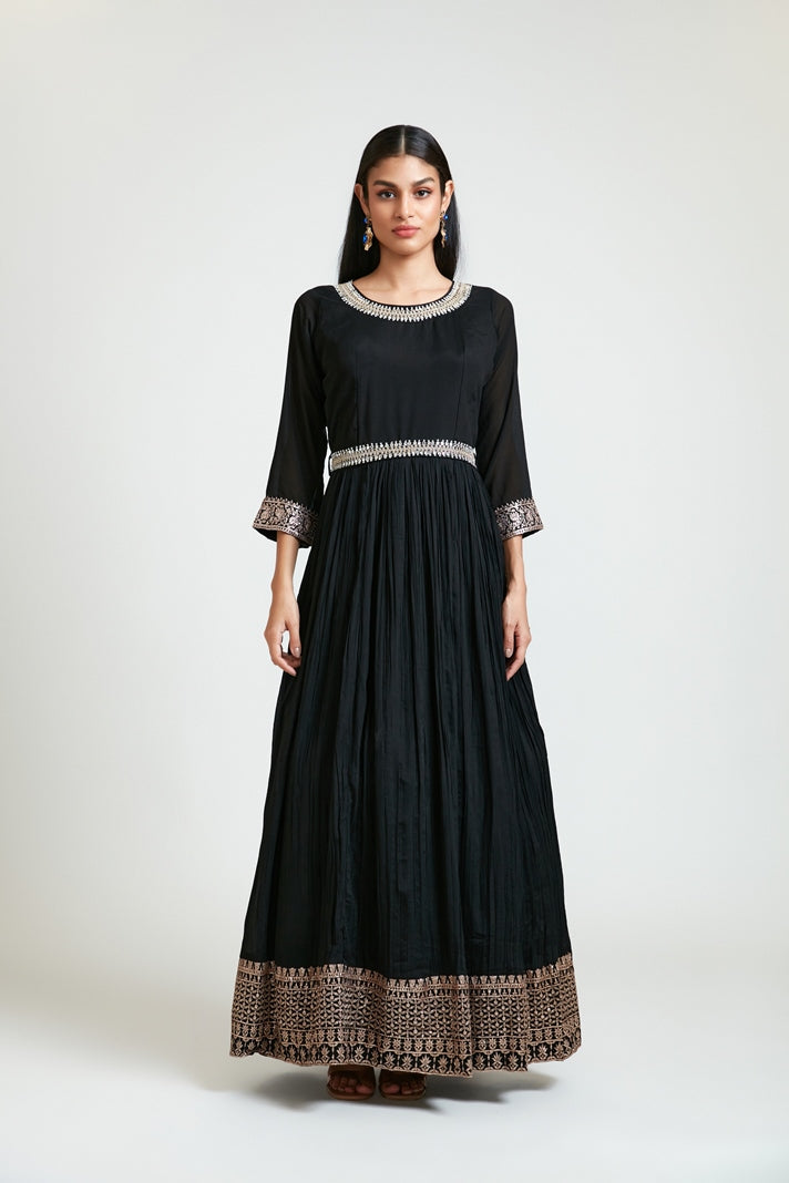 Neerus Black silk solid A-line dress - detail view 4