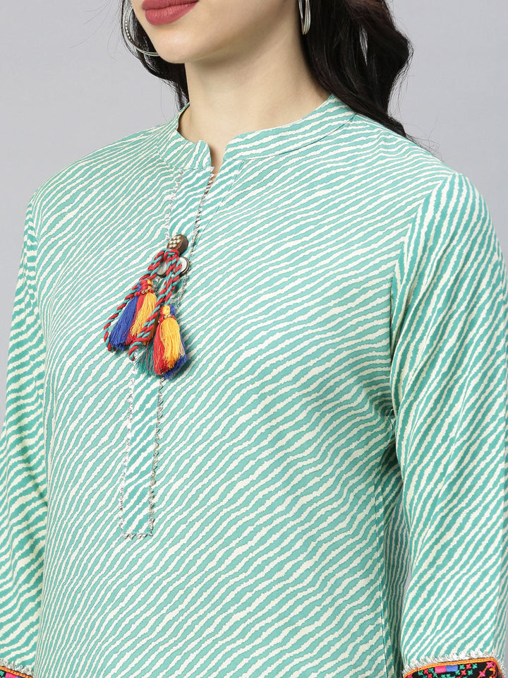 Neerus Green striped printed straight kurta - back view
