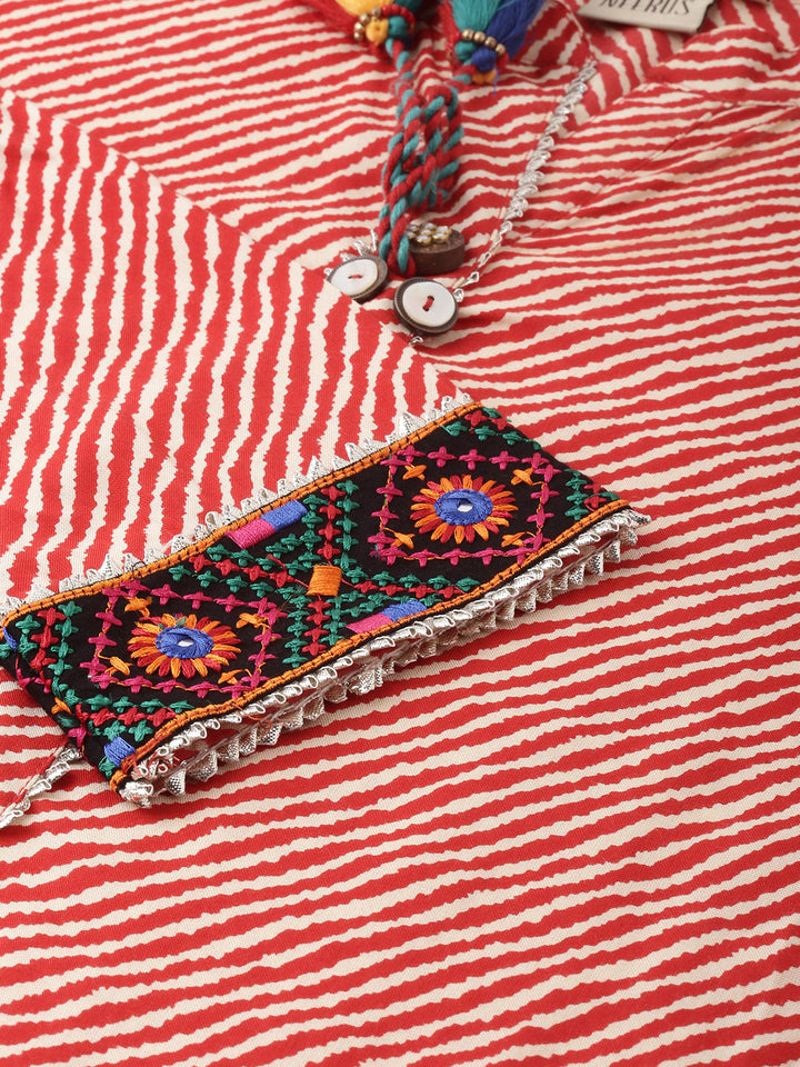 Neerus Red cotton printed straight kurta - side view