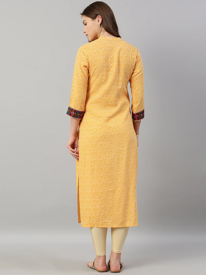 Neerus Yellow cotton printed straight kurta - detail view 3