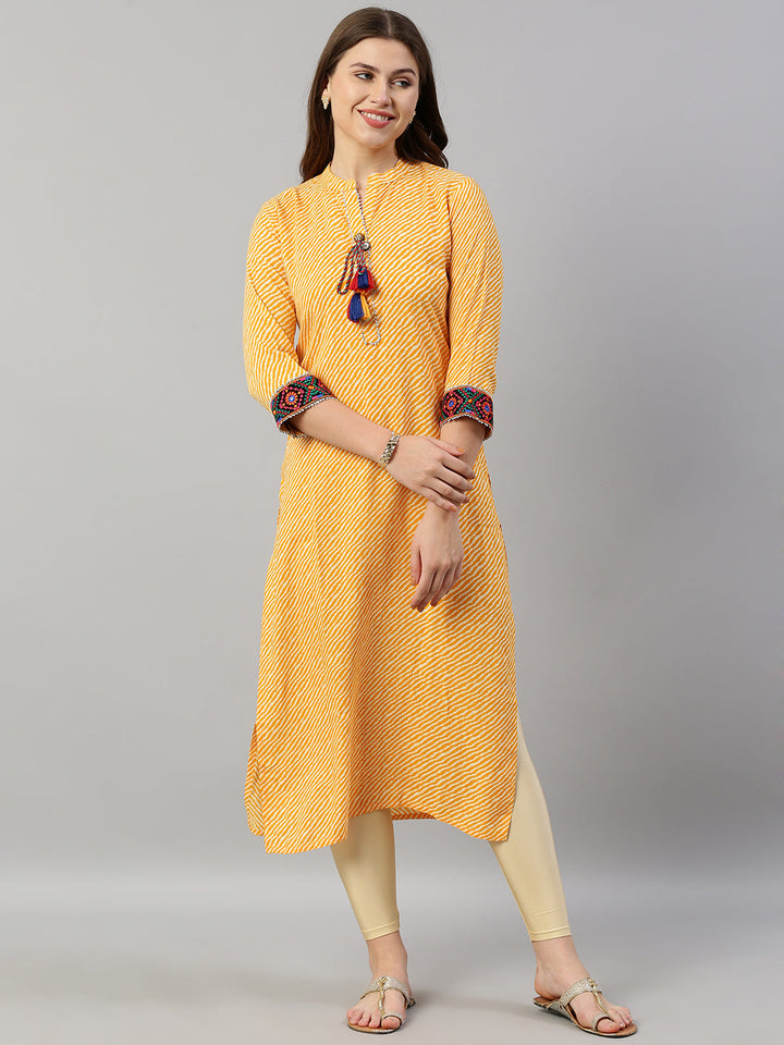 Neerus Yellow cotton printed straight kurta - detail view 4