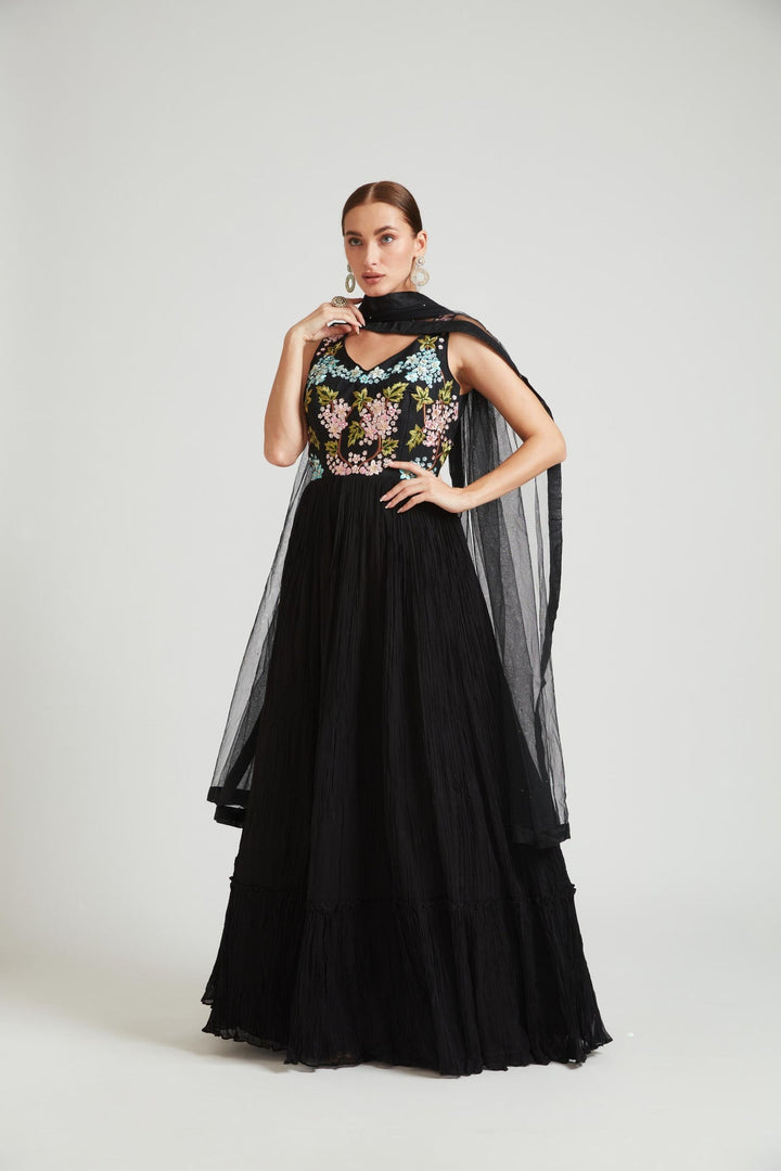Neerus Black georgette embroidered kurta set - back view