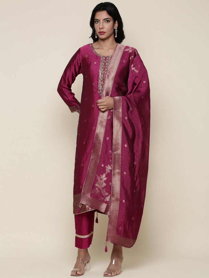 Neerus Pink silk embroidered suit set - back view
