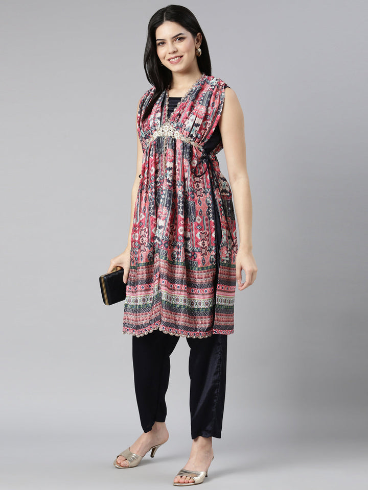Neerus Multi crepe printed kurta set with trousers - detail view 3