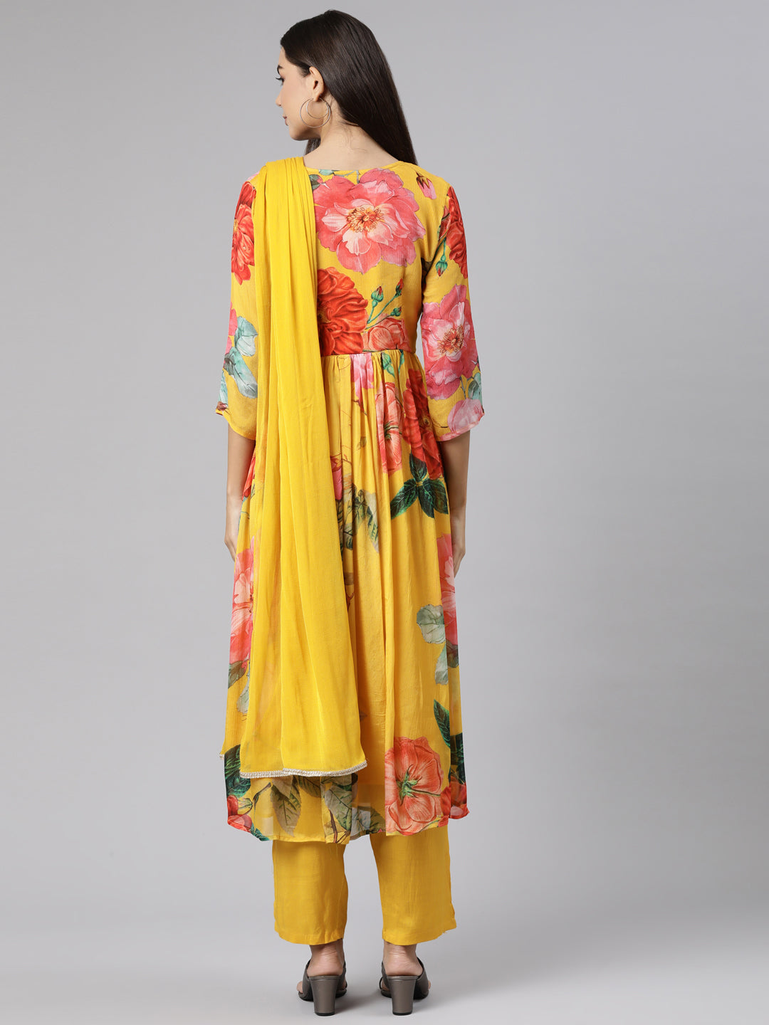 Neerus Yellow solid straight suit set - side view