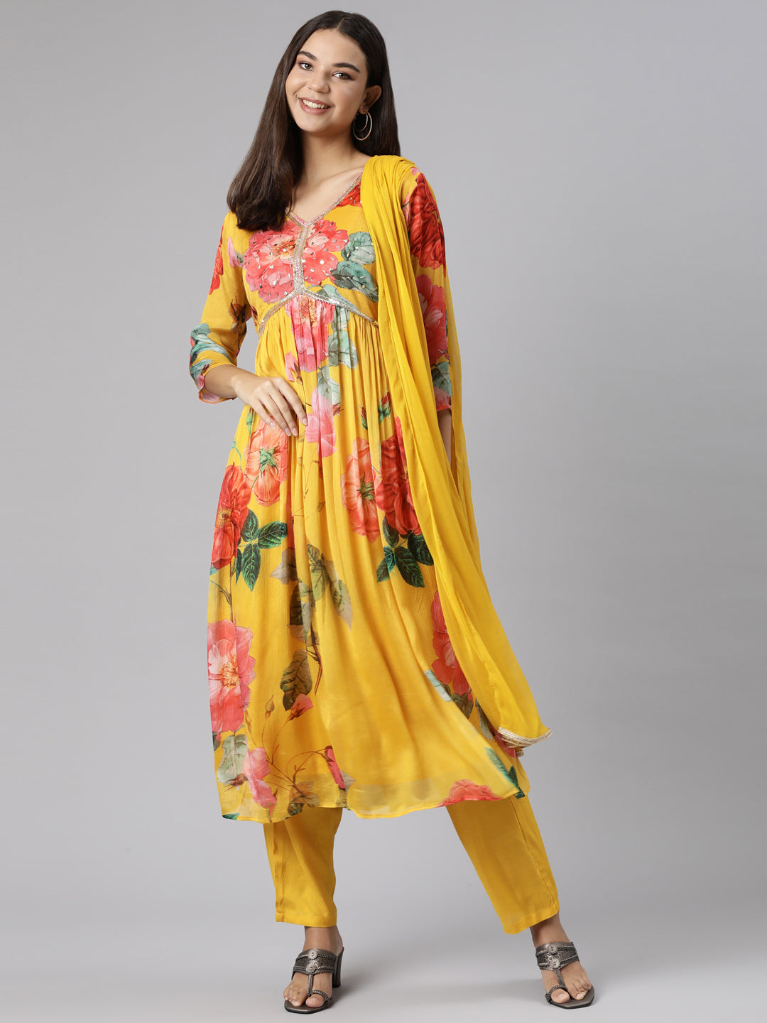 Neerus Yellow solid straight suit set - detail view 2