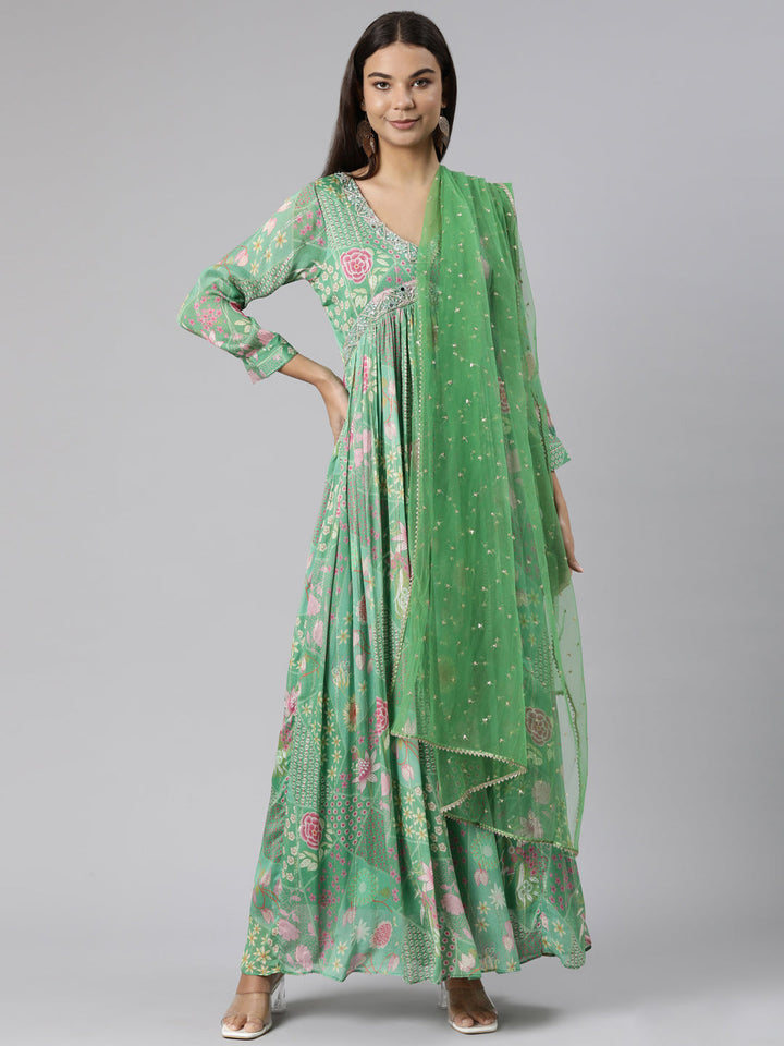 Neerus Green floral printed flared dress - detail view 2