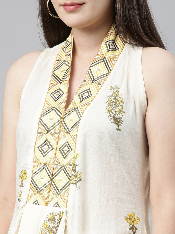 Neerus White cotton printed kurta set - back view