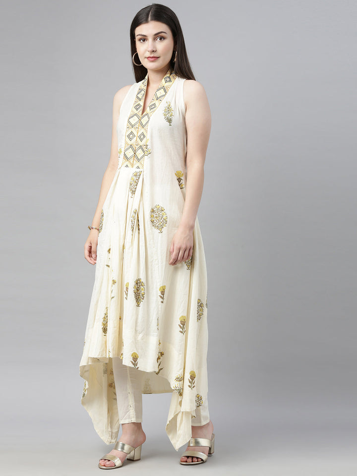 Neerus White cotton printed kurta set - side view