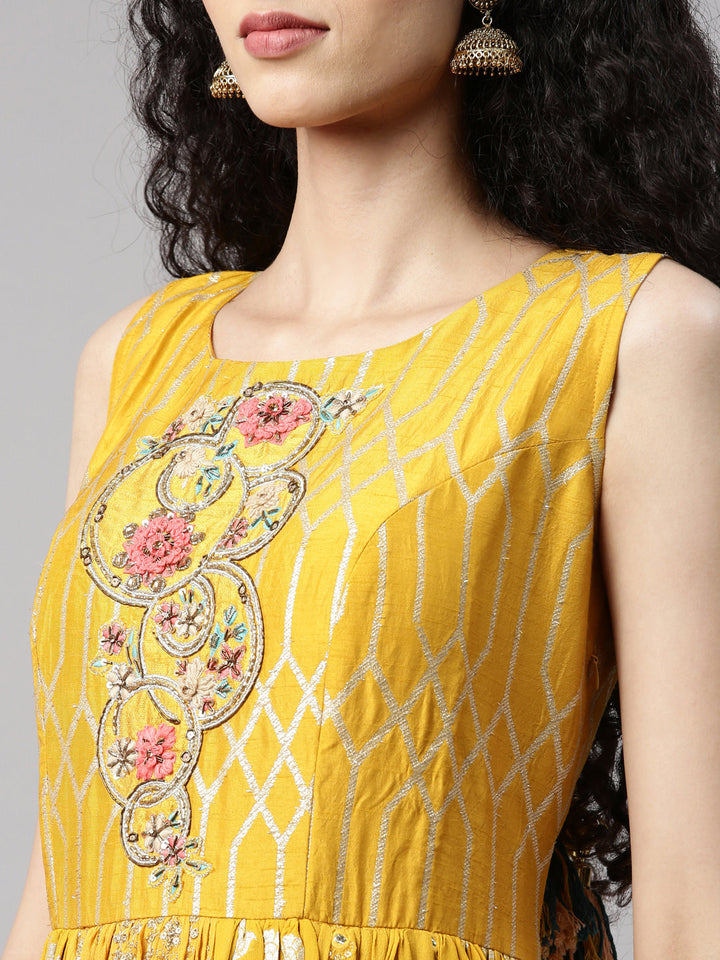 Neerus Yellow georgette solid kurta set - back view