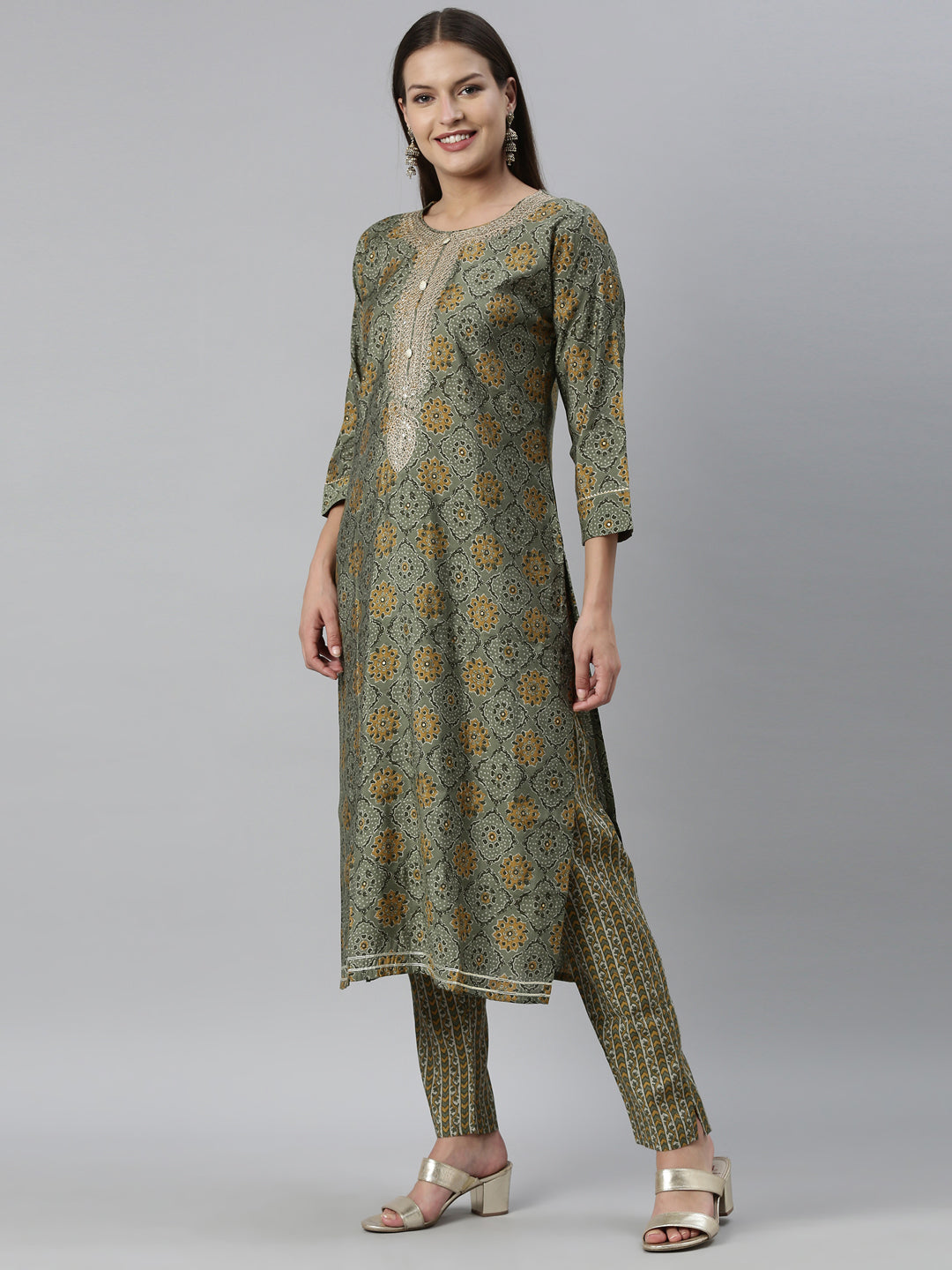 Neerus Green jute cotton printed kurta set - side view