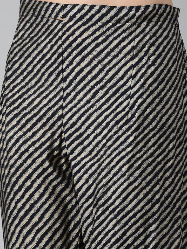 Neerus Blue shantoon printed kurta set - detail view 3
