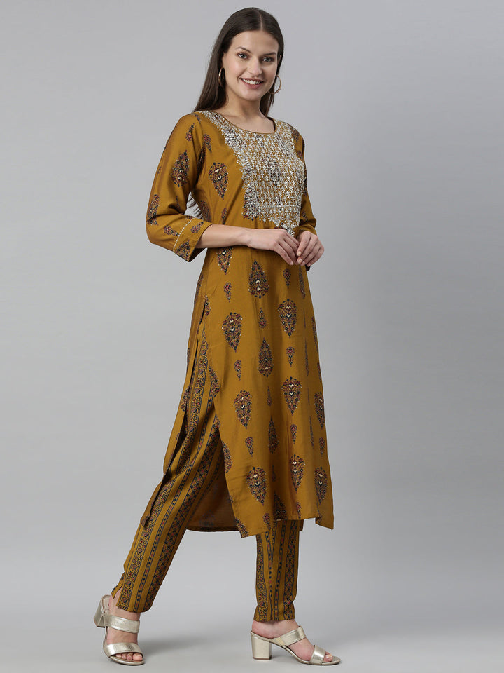 Neerus Gold modal printed kurta set - detail view 10