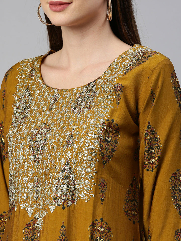 Neerus Gold modal printed kurta set - detail view 6