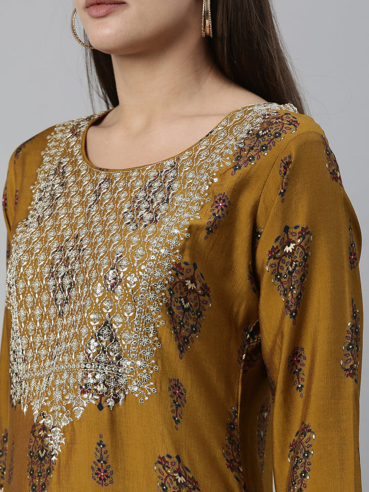 Neerus Gold modal printed kurta set - detail view 14