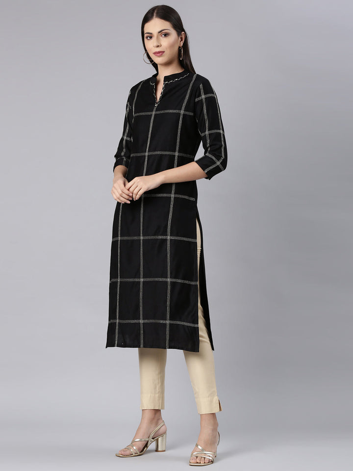 Neerus Black cotton solid straight kurta - back view