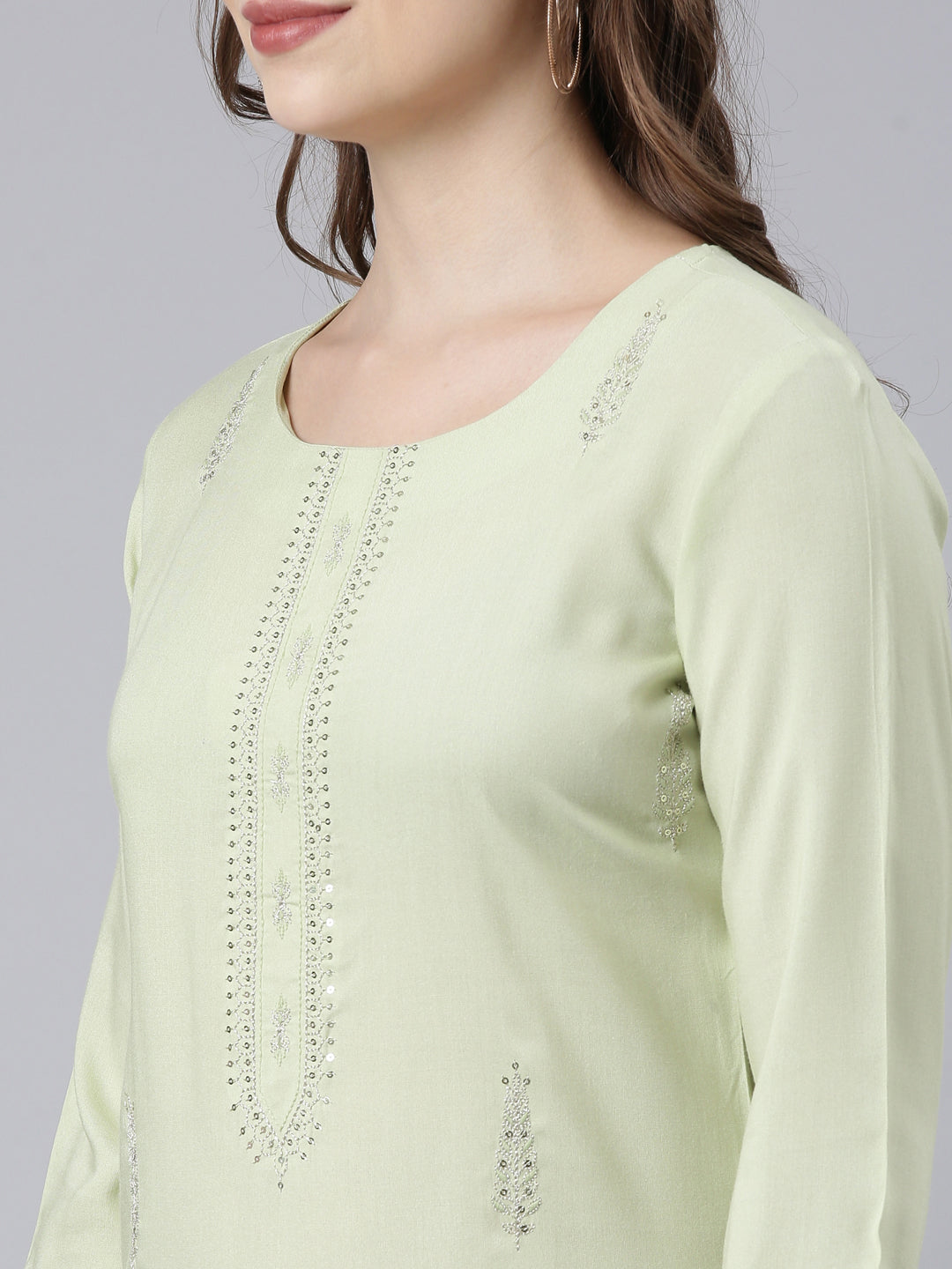 Neerus Green rayon printed straight kurta - detail view 2