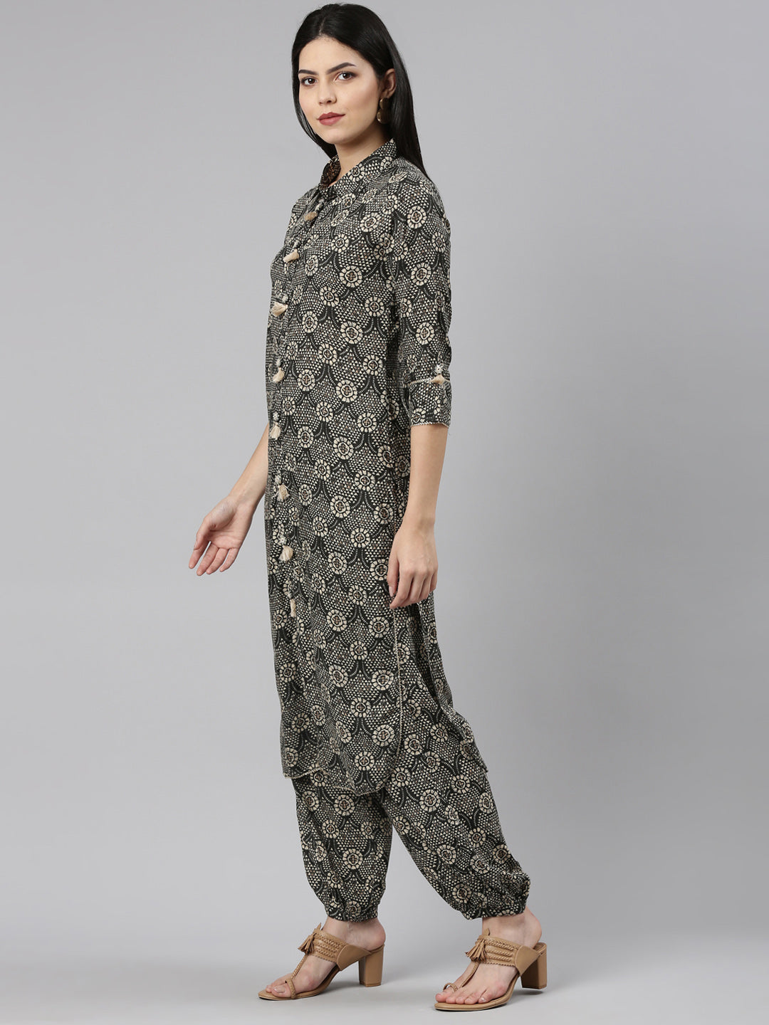 Neerus Grey rayon printed kurta set - back view