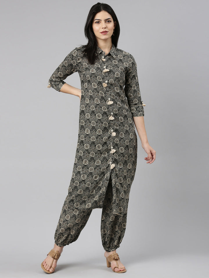 Neerus Grey rayon printed kurta set - detail view 2