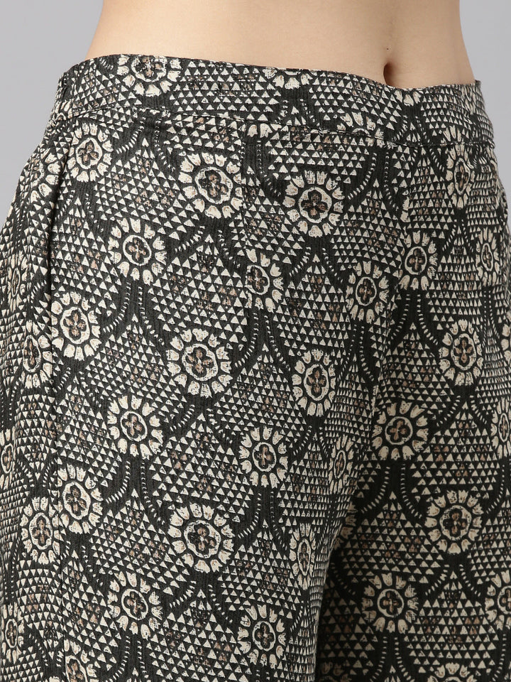 Neerus Grey rayon printed kurta set - detail view 3