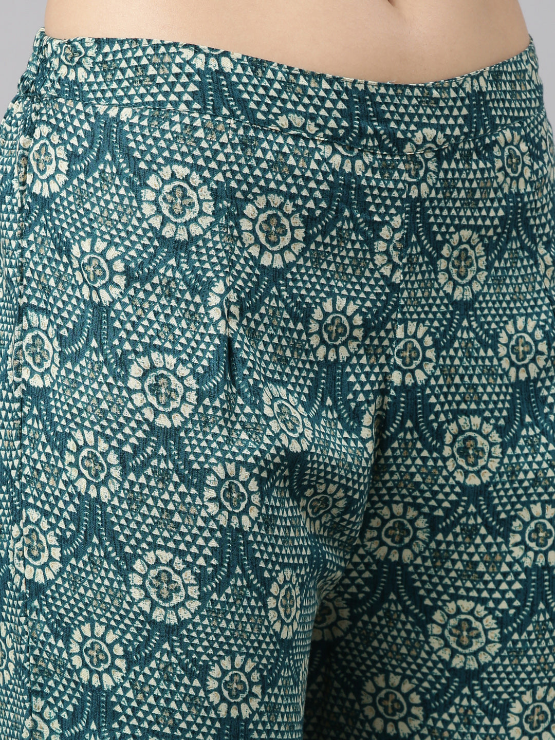 Neerus Green rayon printed kurta set - detail view 3