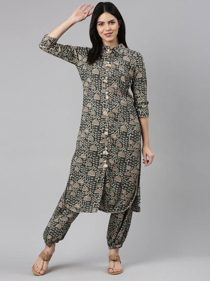 Neerus Grey rayon printed kurta set - detail view 2