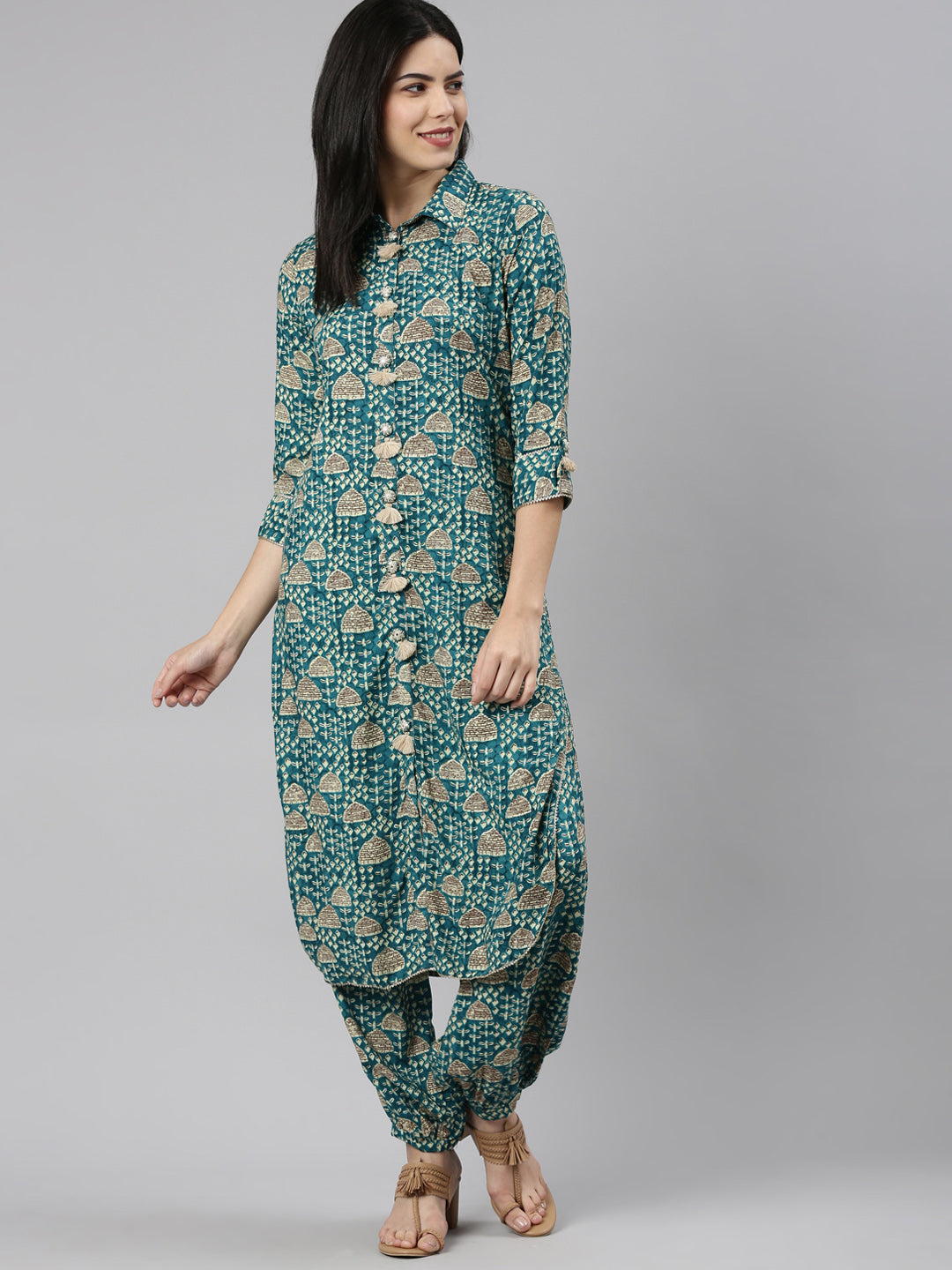 Neerus Green rayon printed kurta set - detail view 2