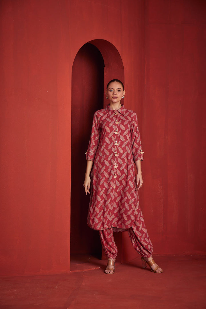 Neerus Red rayon solid kurta set - back view