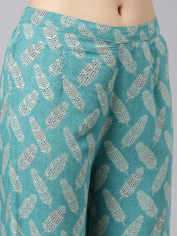 Neerus Green rayon printed kurti set - detail view 3