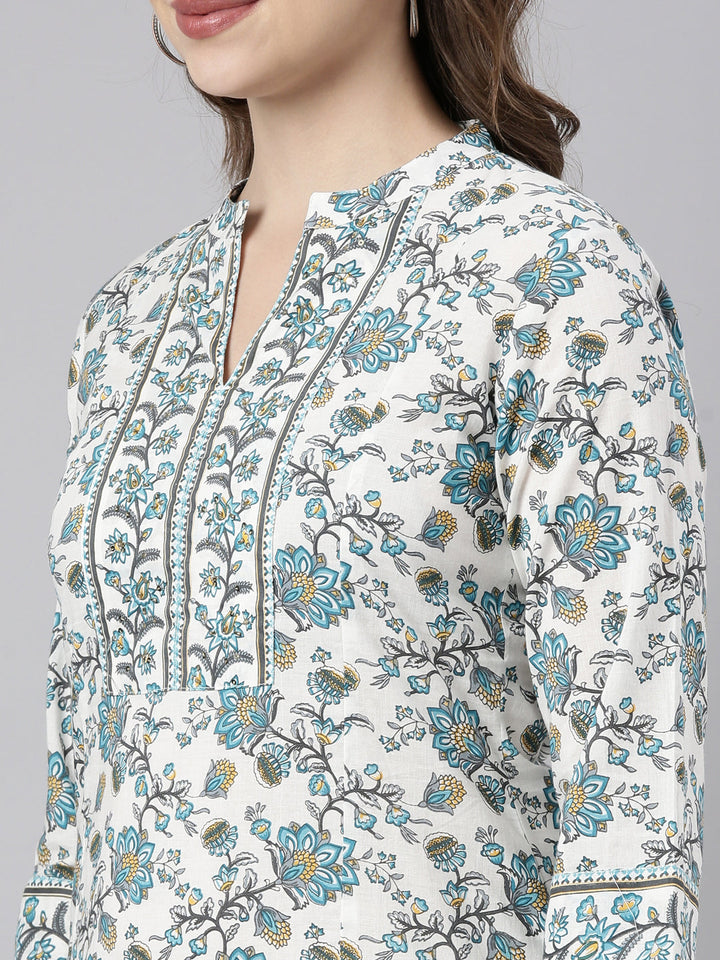 Neerus Blue floral printed straight kurta - detail view 2