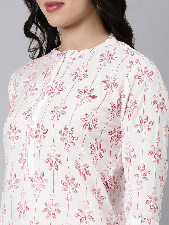 Neerus Red printed floral straight kurti - detail view 2