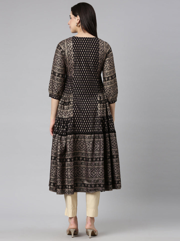 Neerus Black cotton printed floral straight kurti - side view