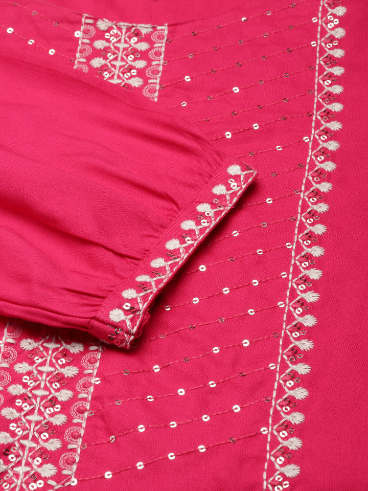 Neerus Pink rayon printed floral straight kurti - detail view 2