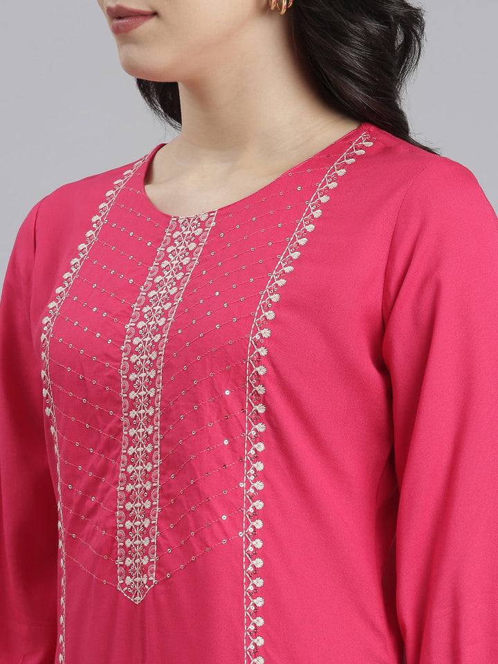 Neerus Pink rayon printed floral straight kurti - detail view 1