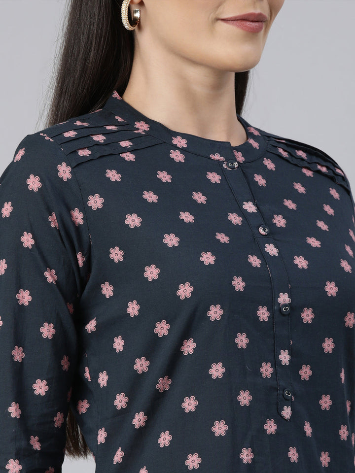 Neerus Pink cotton printed floral straight kurti - detail view 2