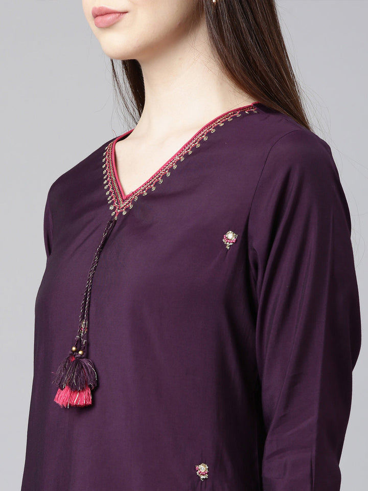 Neerus Purple shantoon embellished straight kurta - detail view 1
