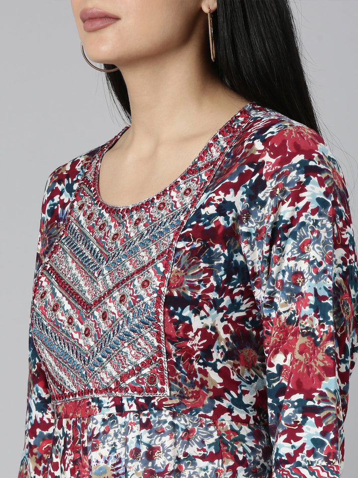 Neerus Maroon rayon printed straight kurta - detail view 2