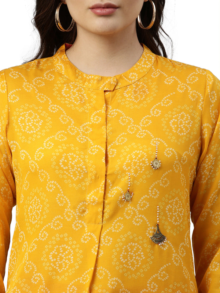 Neerus Yellow muslin solid kurta - back view