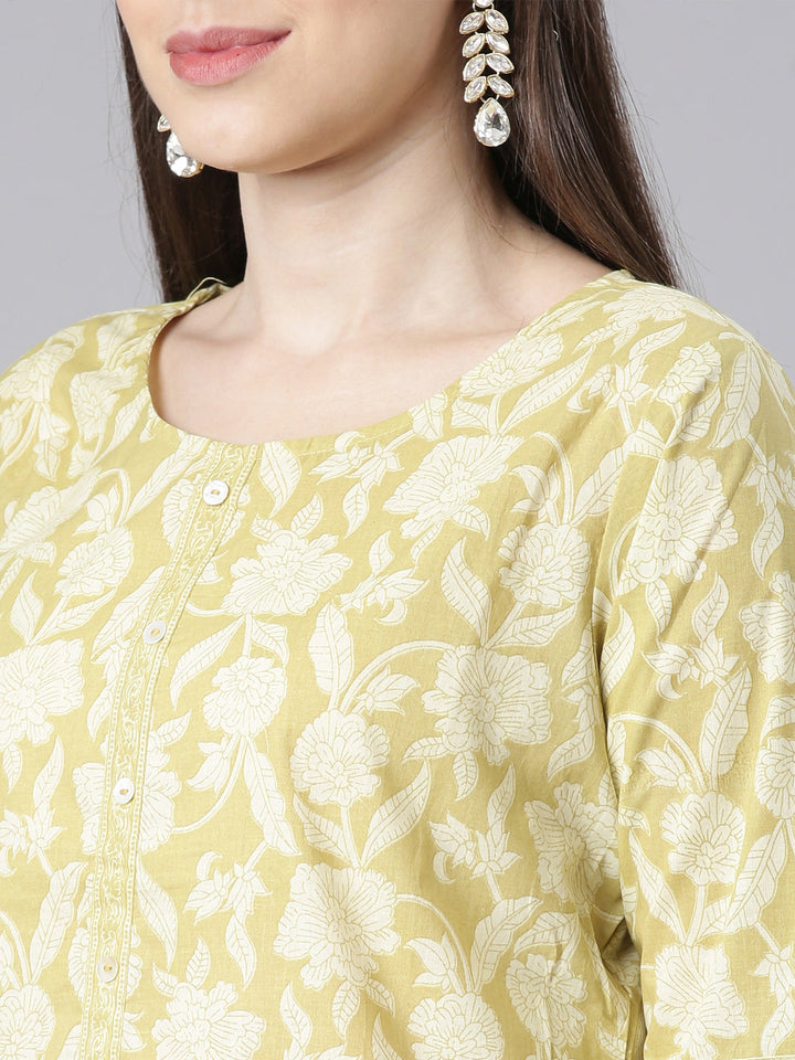 Neerus Green Printed Straight Kurta and Trousers With Dupatta