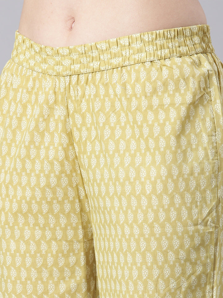 Neerus Green Printed Straight Kurta and Trousers With Dupatta