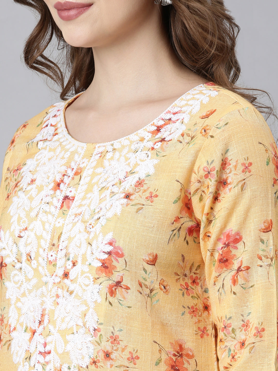 Neerus Multi slub cotton printed kurta set with trousers - back view