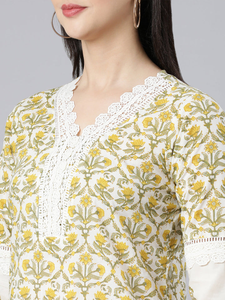 Neerus Yellow cotton printed suit set - detail view 2