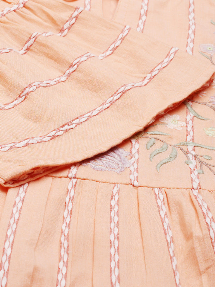 Neerus Pink rayon solid kurta - detail view 3