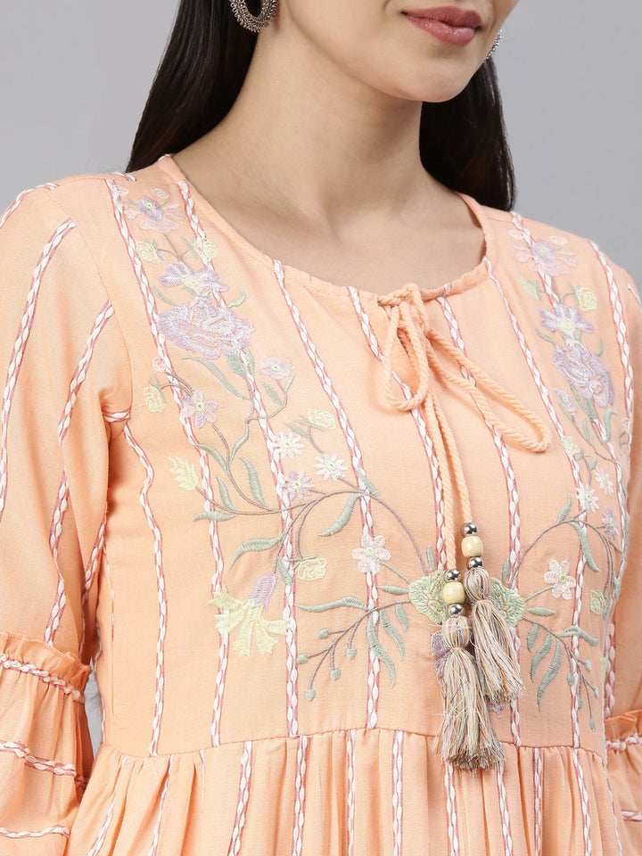 Neerus Pink rayon solid kurta - detail view 4